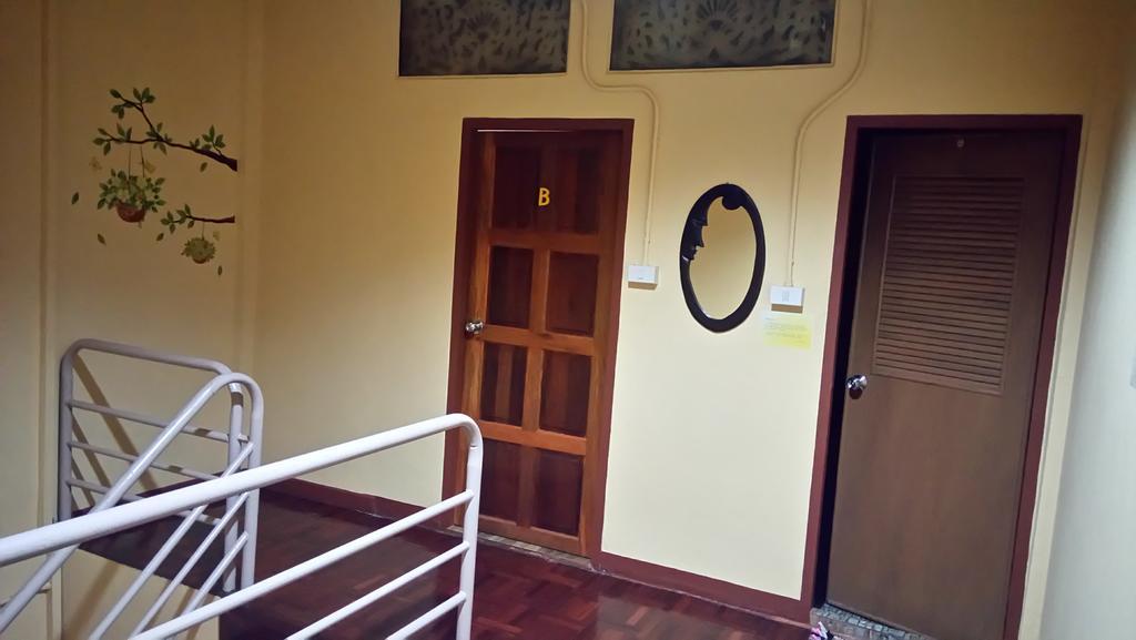Pm Guesthouse Chiang Mai Bagian luar foto